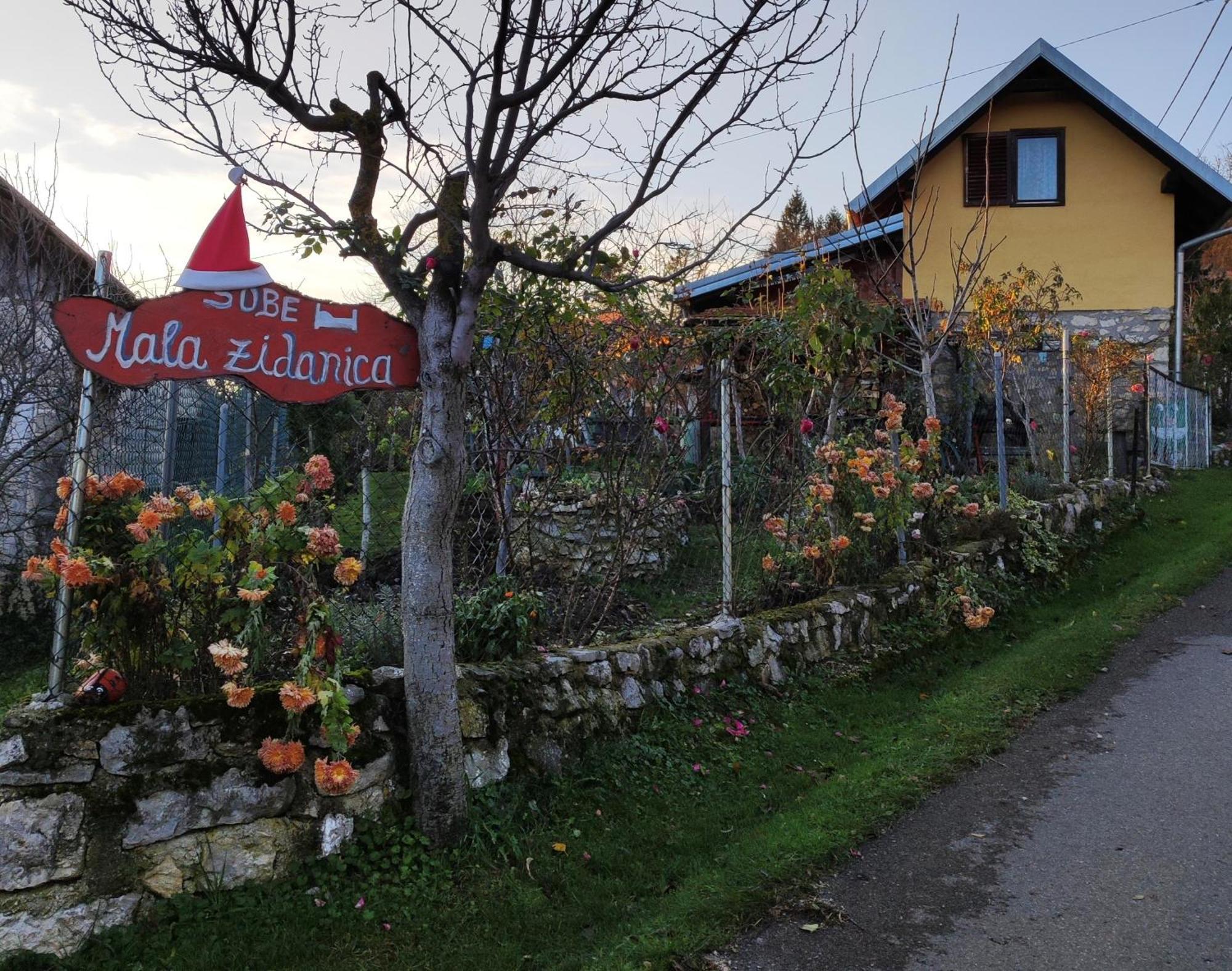 Smjestaj Mala Zidanica Hotel Tomasevci Exterior photo