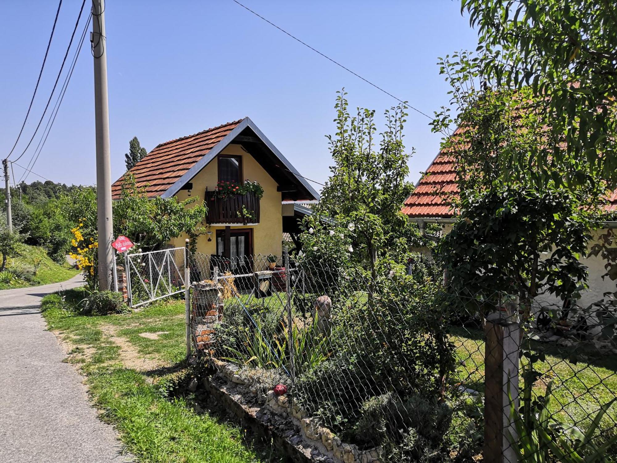 Smjestaj Mala Zidanica Hotel Tomasevci Exterior photo